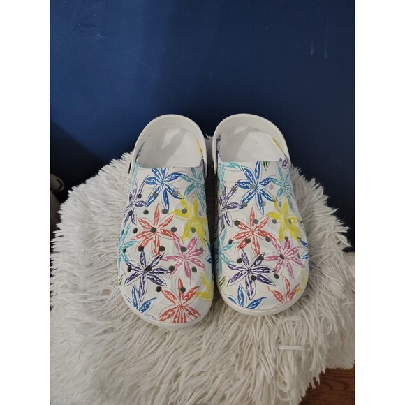 Joybees Varsity Clog White Painted Floral in Size 9 - Picture 1 of 7